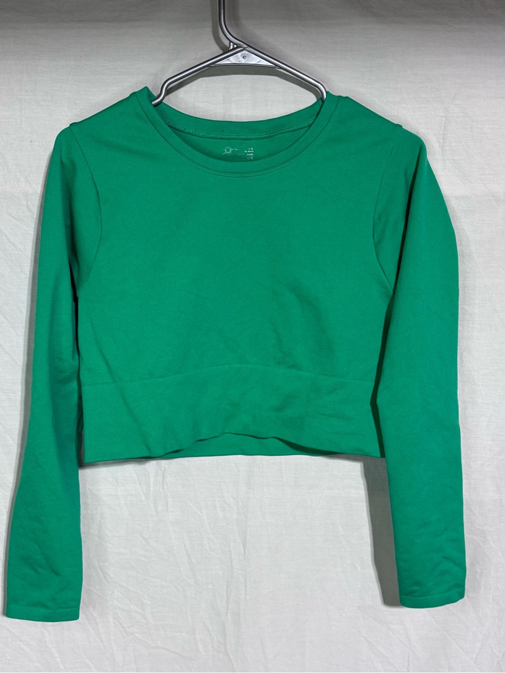 Long-Sleeve Cropped Crewneck Top in Kelly Green